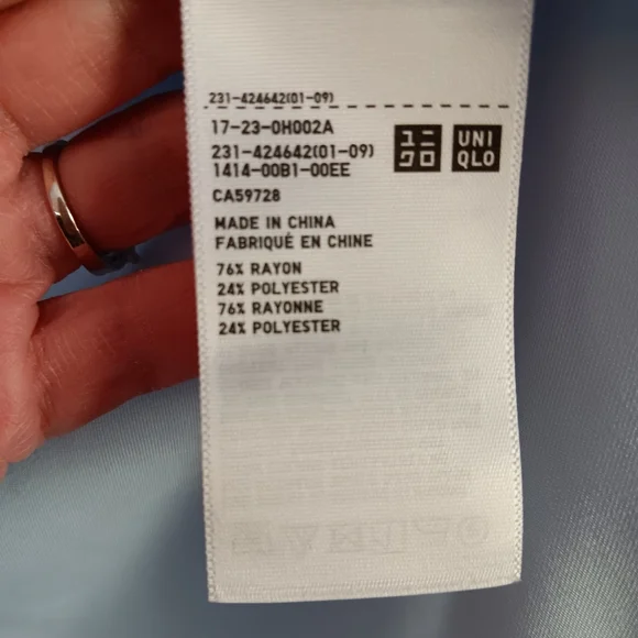 Uniqlo Button Down dress shirt -‎ Size Small NWT - Picture 3 of 6